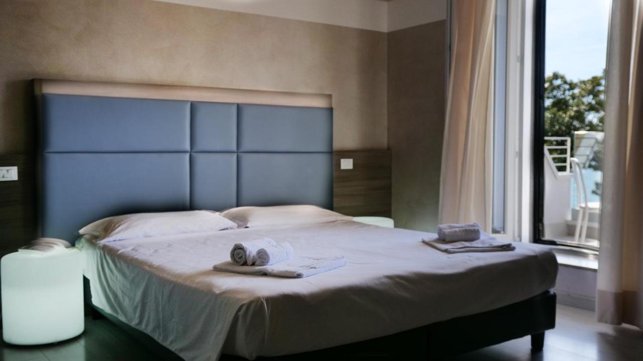 דסנזאנו דל גארדה Hotel Riviera מראה חיצוני תמונה