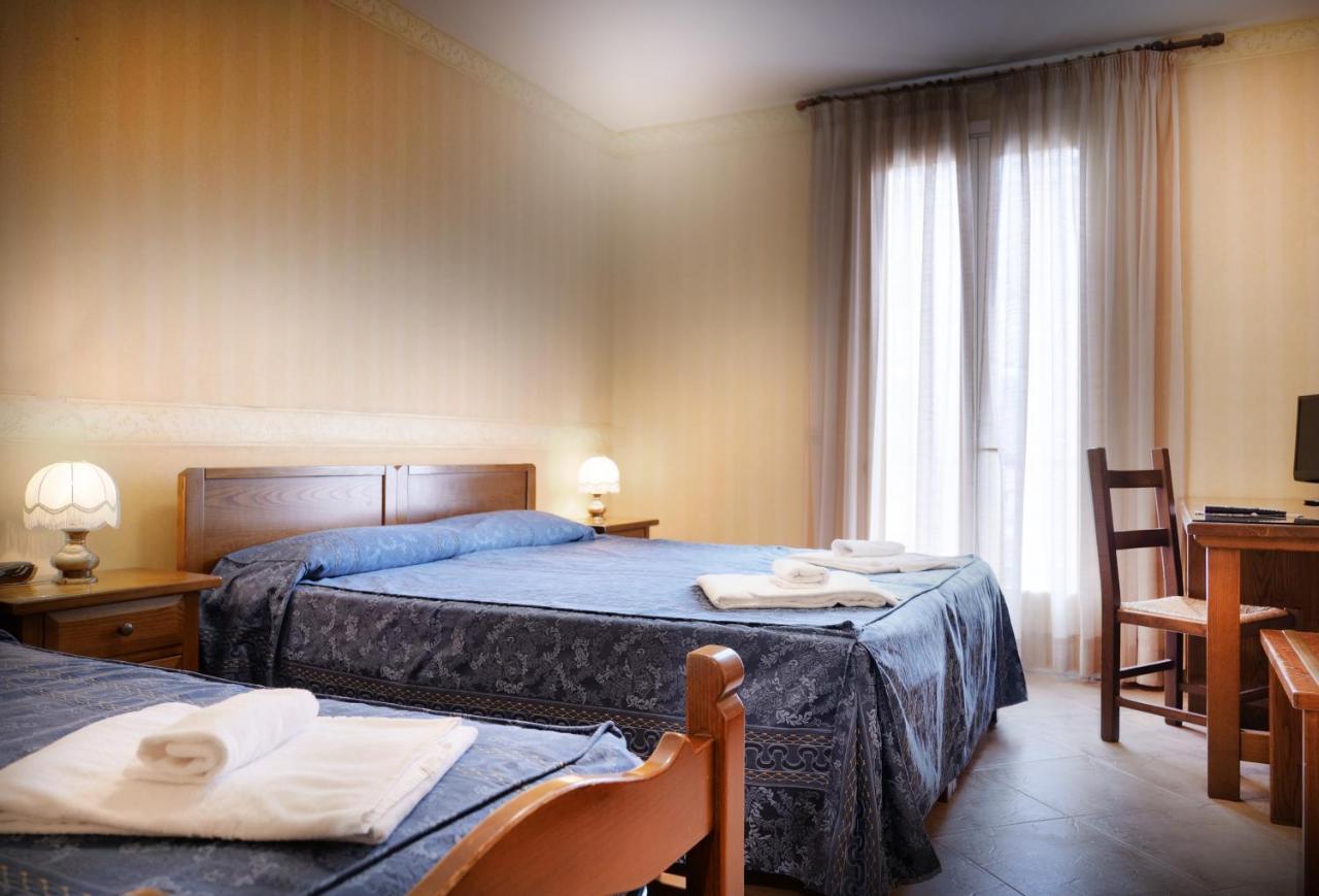 דסנזאנו דל גארדה Hotel Riviera מראה חיצוני תמונה