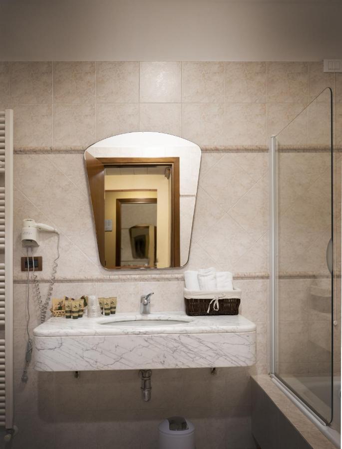 דסנזאנו דל גארדה Hotel Riviera מראה חיצוני תמונה