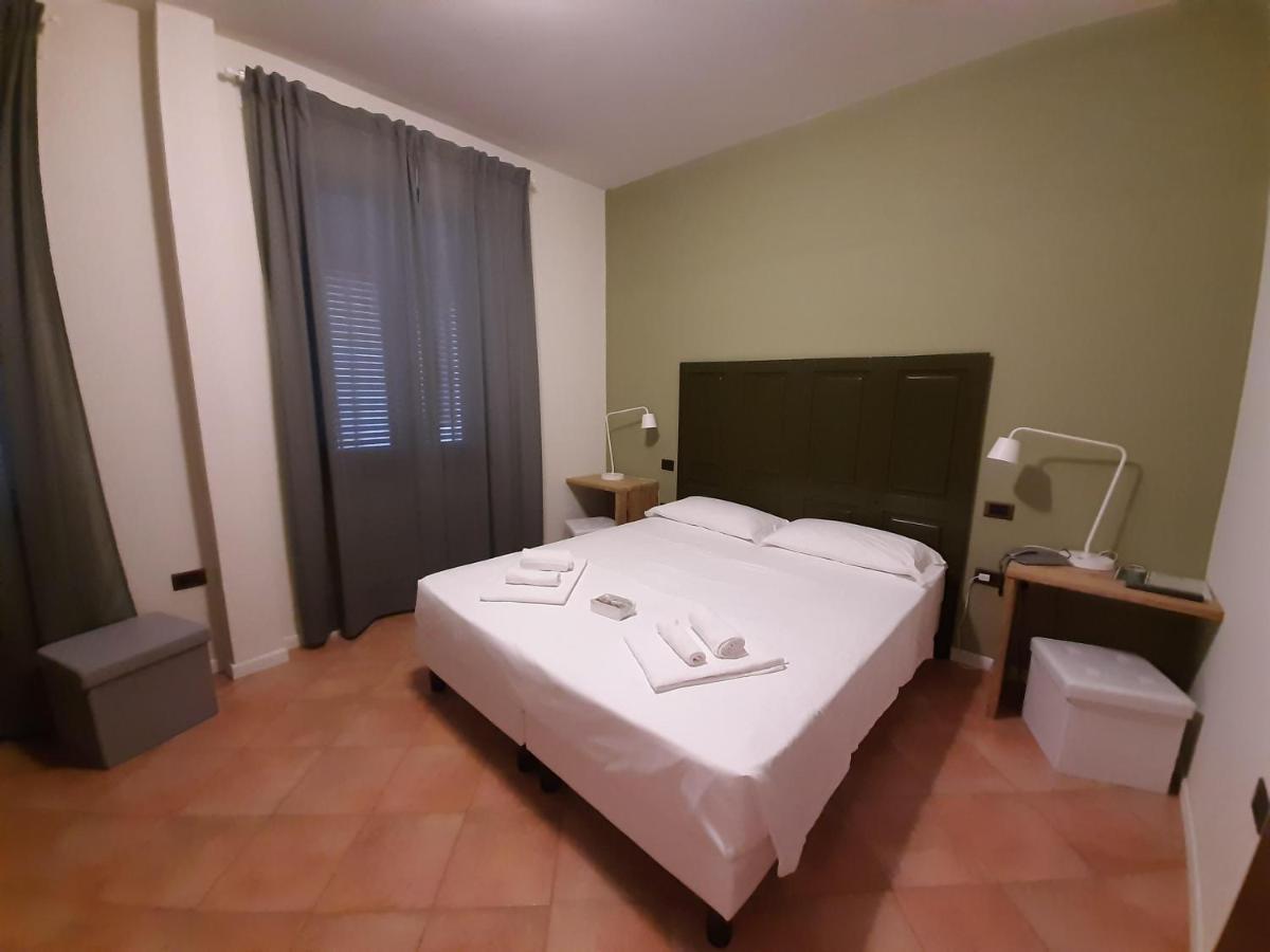 דסנזאנו דל גארדה Hotel Riviera מראה חיצוני תמונה