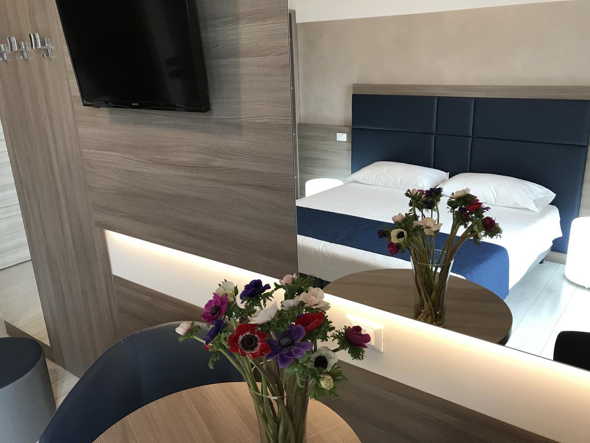 דסנזאנו דל גארדה Hotel Riviera מראה חיצוני תמונה