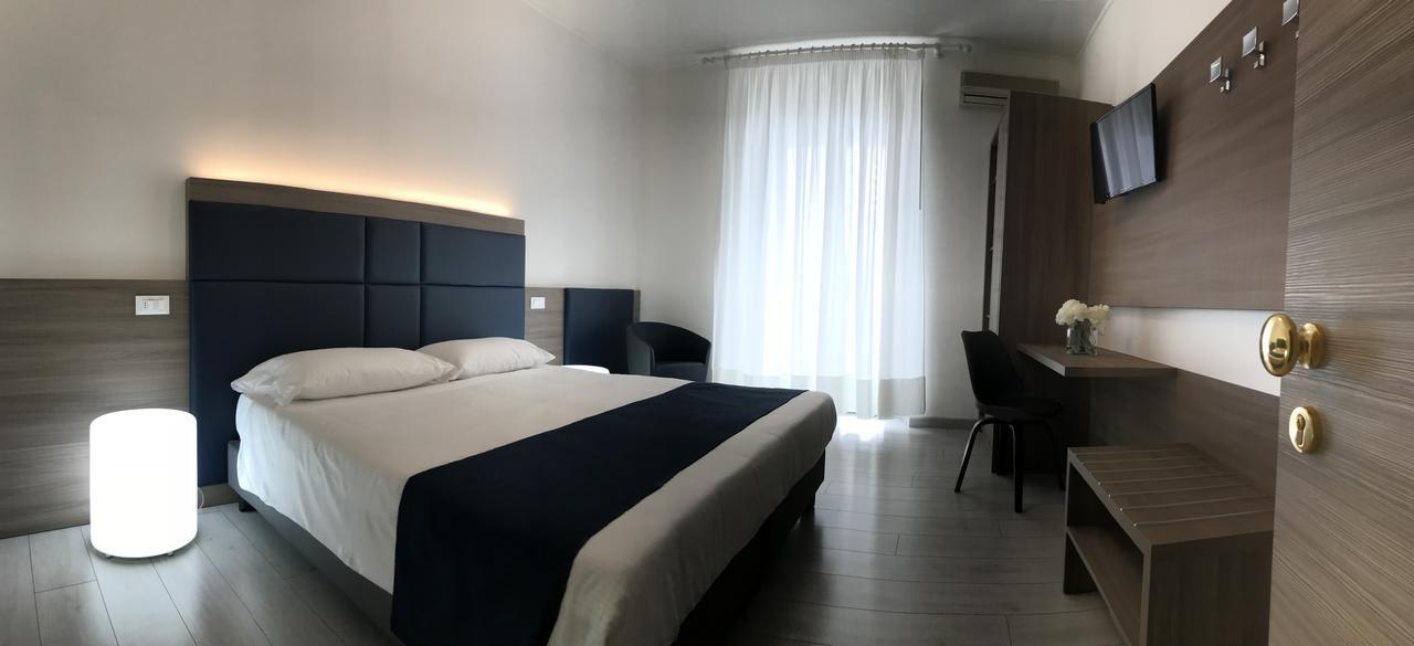 דסנזאנו דל גארדה Hotel Riviera מראה חיצוני תמונה